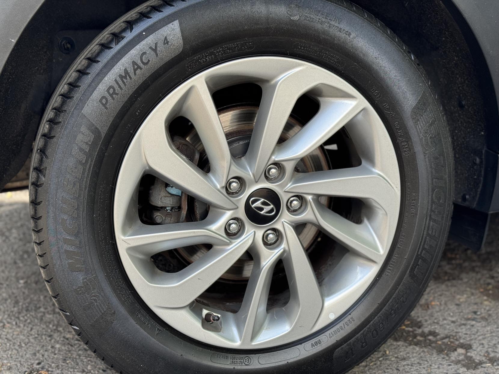 Hyundai TUCSON 1.7 CRDi Blue Drive SE Nav SUV 5dr Diesel DCT Euro 6 (s/s) (141 ps)