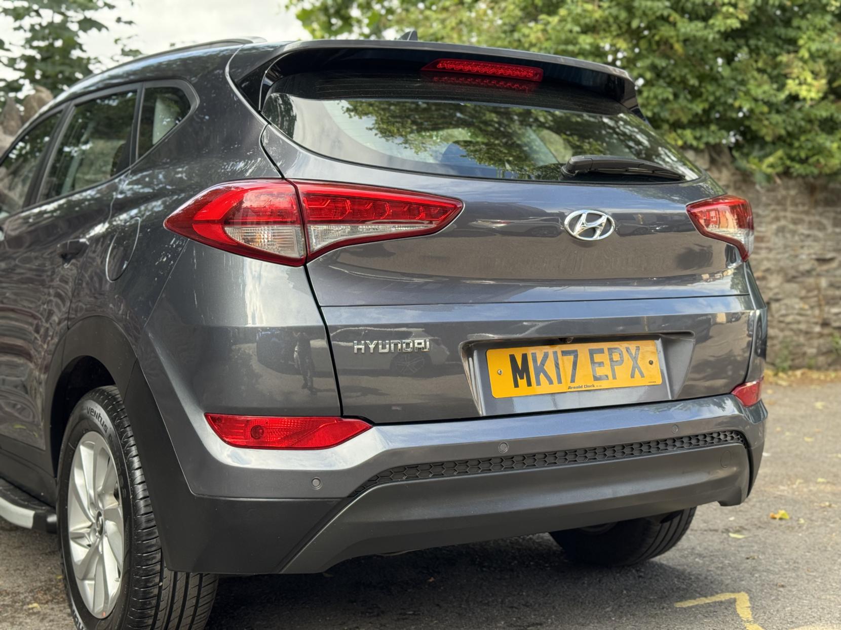 Hyundai TUCSON 1.7 CRDi Blue Drive SE Nav SUV 5dr Diesel DCT Euro 6 (s/s) (141 ps)