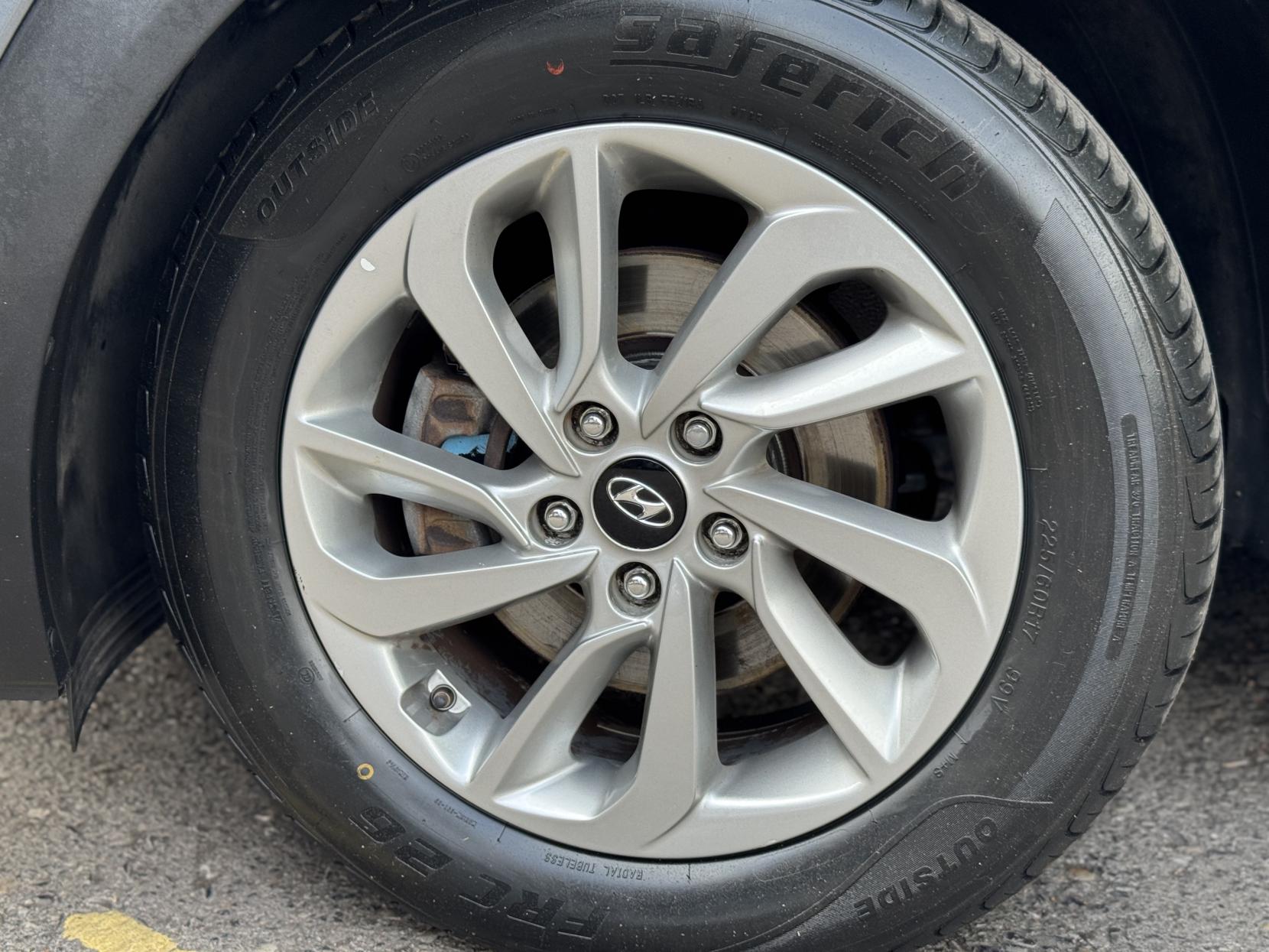 Hyundai TUCSON 1.7 CRDi Blue Drive SE Nav SUV 5dr Diesel DCT Euro 6 (s/s) (141 ps)