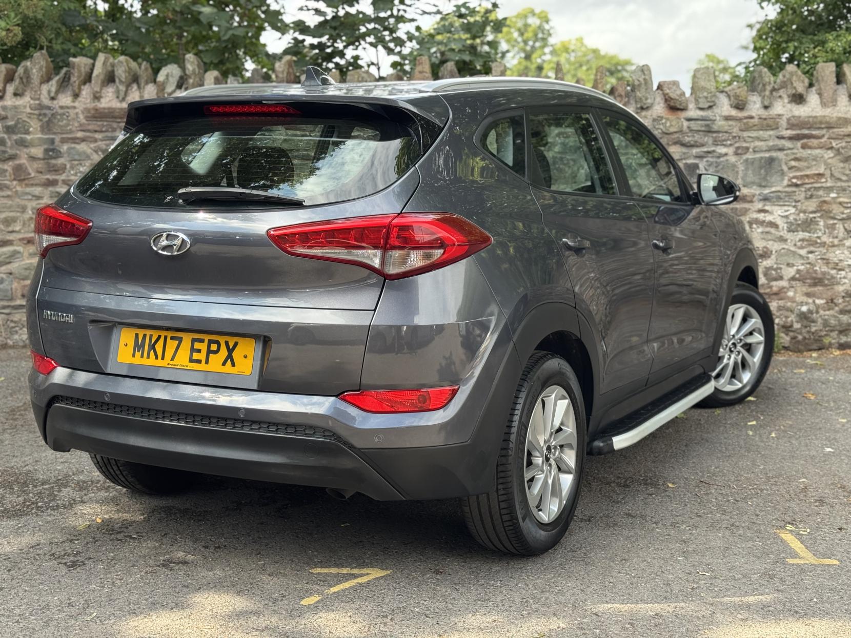 Hyundai TUCSON 1.7 CRDi Blue Drive SE Nav SUV 5dr Diesel DCT Euro 6 (s/s) (141 ps)