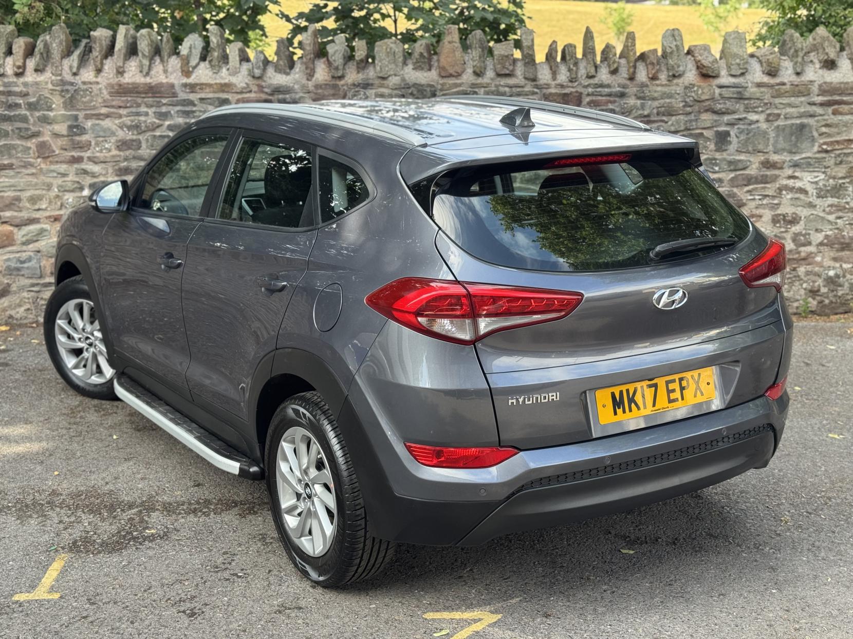 Hyundai TUCSON 1.7 CRDi Blue Drive SE Nav SUV 5dr Diesel DCT Euro 6 (s/s) (141 ps)