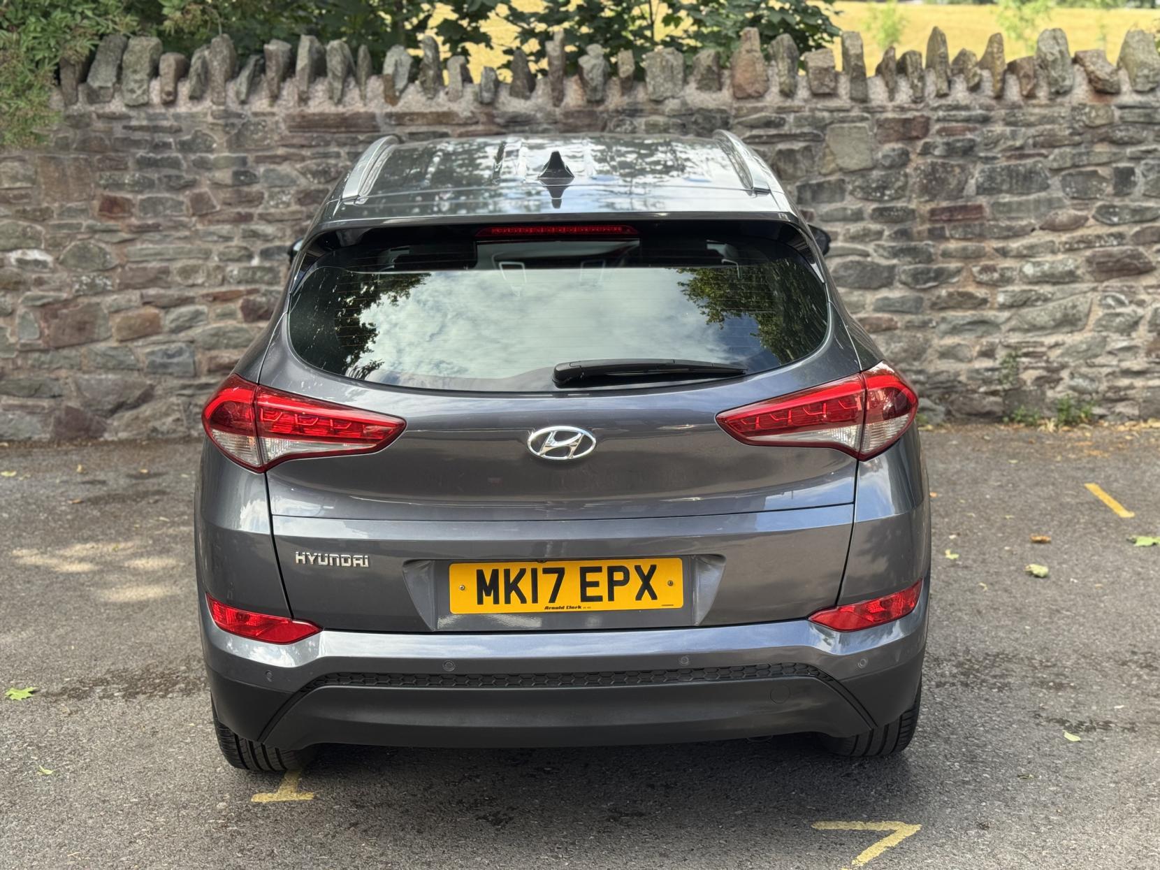 Hyundai TUCSON 1.7 CRDi Blue Drive SE Nav SUV 5dr Diesel DCT Euro 6 (s/s) (141 ps)