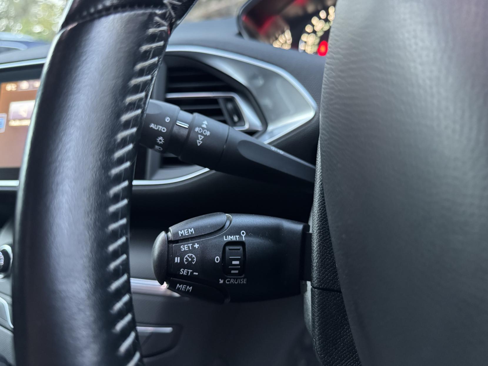 Peugeot 308 SW 1.2 PureTech Allure Estate 5dr Petrol EAT Euro 6 (s/s) (130 ps)