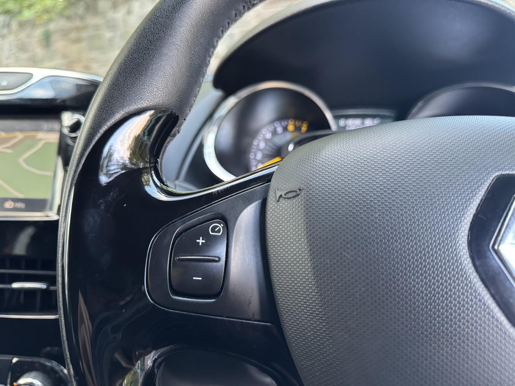 Renault Clio 0.9 TCe Dynamique S MediaNav Hatchback 5dr Petrol Manual Euro 5 (s/s) (90 ps)