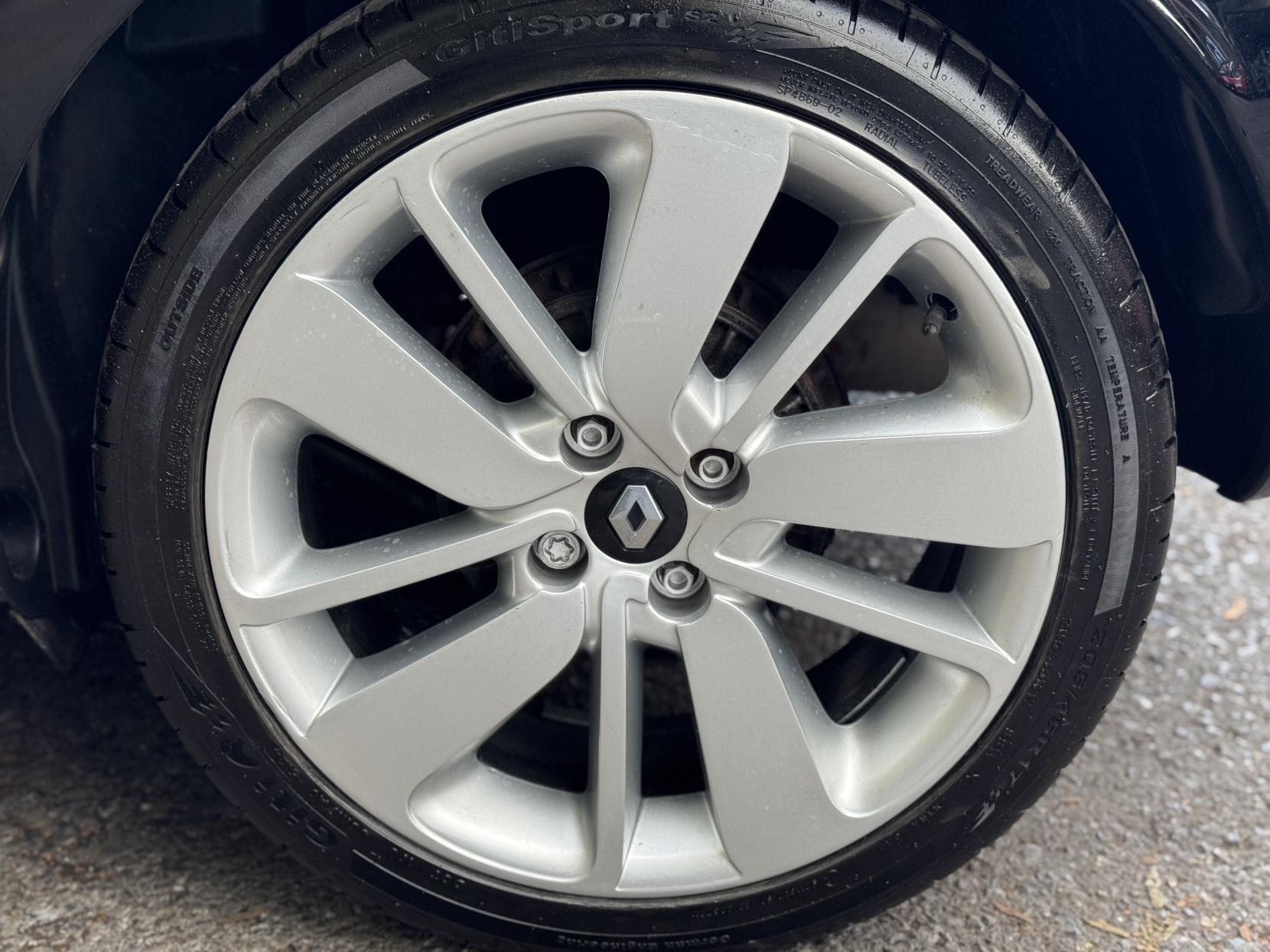 Renault Clio 0.9 TCe Dynamique S MediaNav Hatchback 5dr Petrol Manual Euro 5 (s/s) (90 ps)