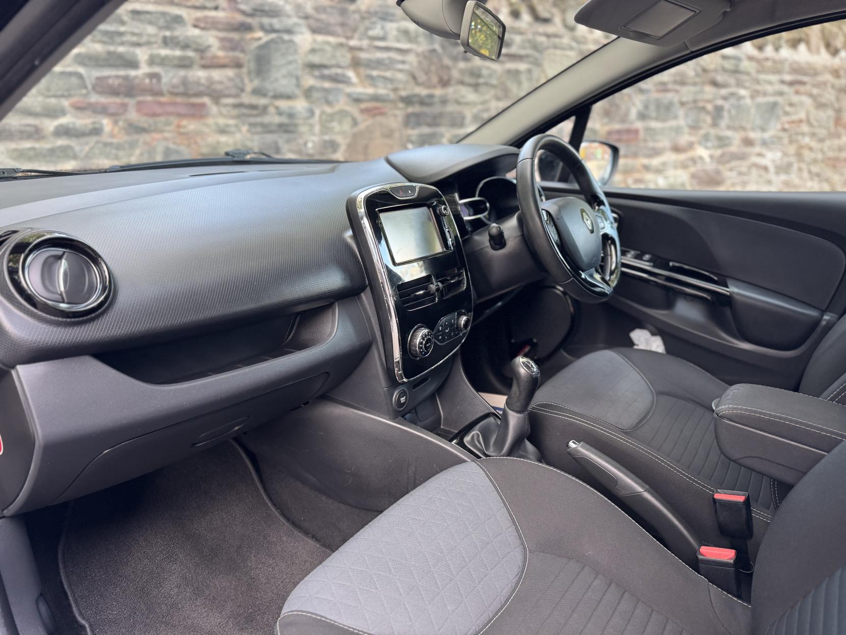 Renault Clio 0.9 TCe Dynamique S MediaNav Hatchback 5dr Petrol Manual Euro 5 (s/s) (90 ps)
