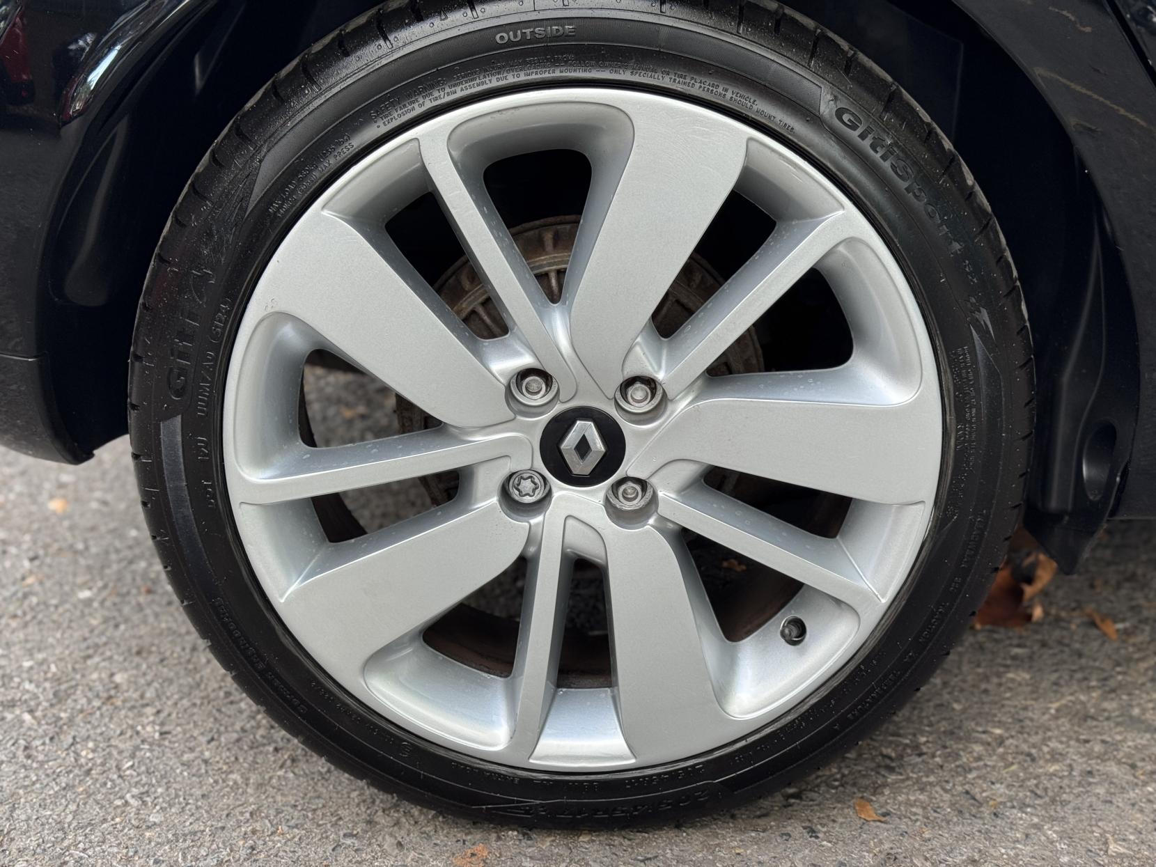 Renault Clio 0.9 TCe Dynamique S MediaNav Hatchback 5dr Petrol Manual Euro 5 (s/s) (90 ps)