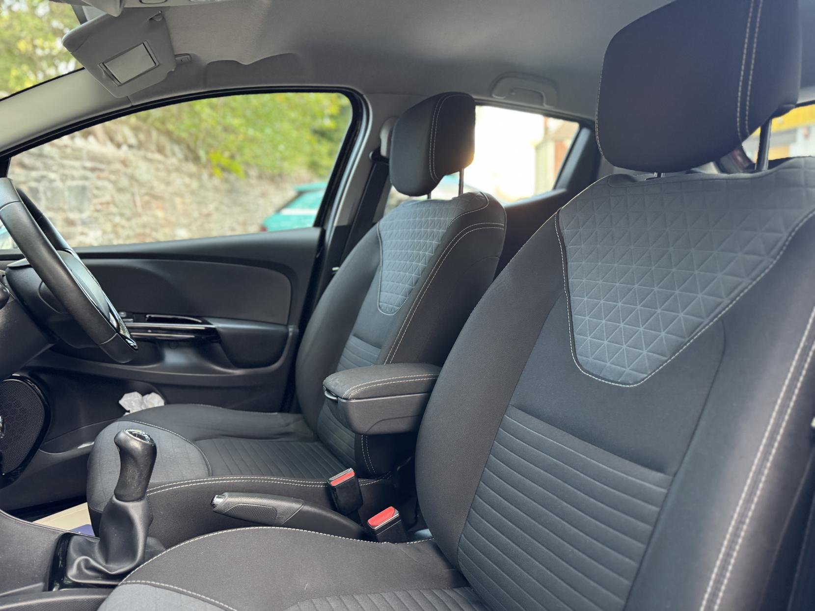 Renault Clio 0.9 TCe Dynamique S MediaNav Hatchback 5dr Petrol Manual Euro 5 (s/s) (90 ps)