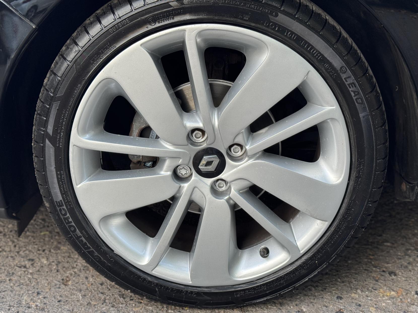 Renault Clio 0.9 TCe Dynamique S MediaNav Hatchback 5dr Petrol Manual Euro 5 (s/s) (90 ps)