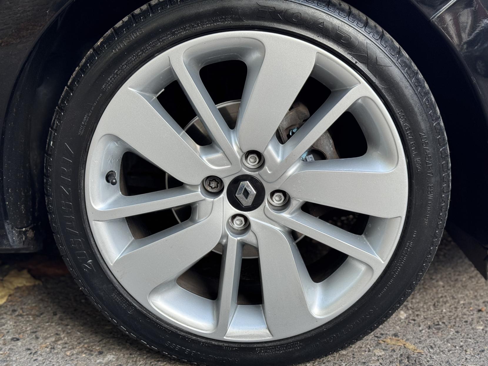 Renault Clio 0.9 TCe Dynamique S MediaNav Hatchback 5dr Petrol Manual Euro 5 (s/s) (90 ps)