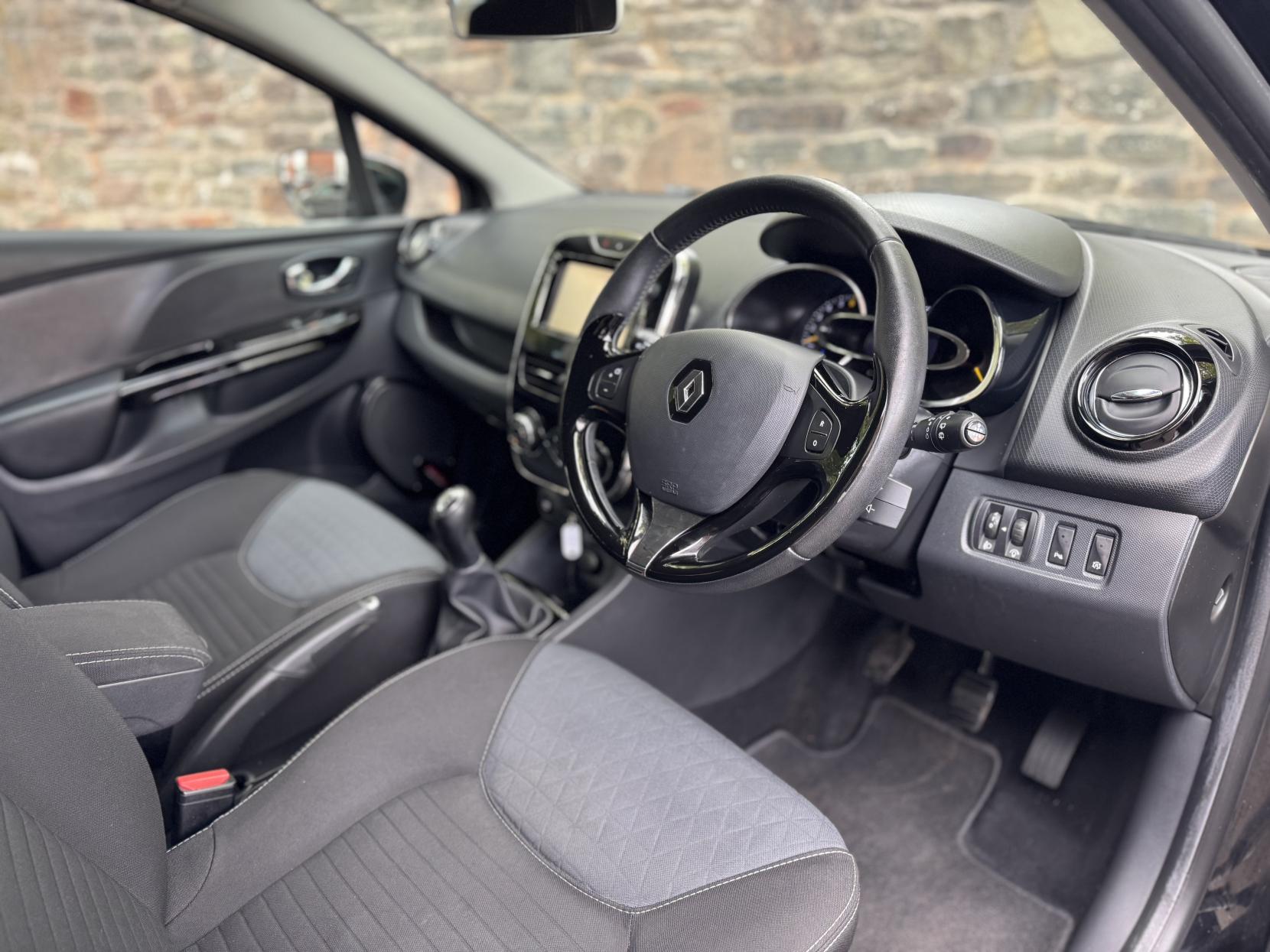 Renault Clio 0.9 TCe Dynamique S MediaNav Hatchback 5dr Petrol Manual Euro 5 (s/s) (90 ps)
