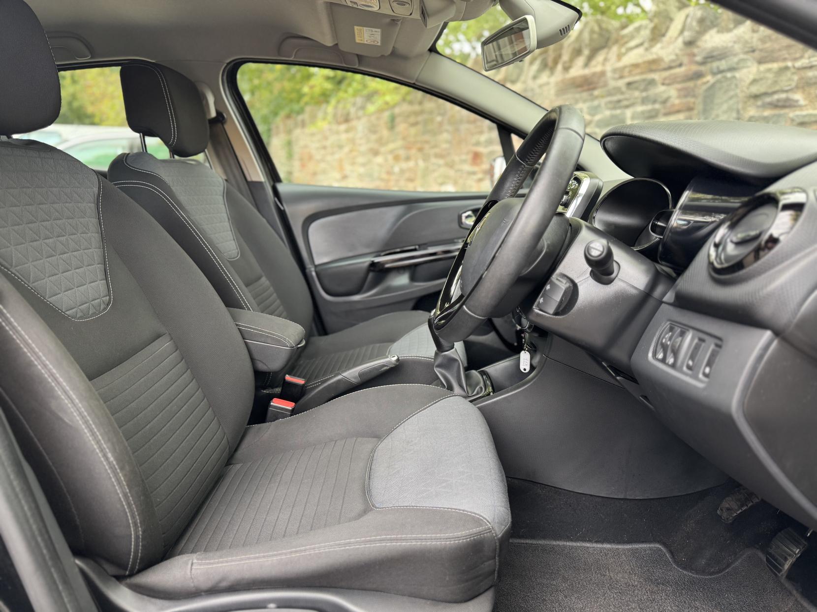 Renault Clio 0.9 TCe Dynamique S MediaNav Hatchback 5dr Petrol Manual Euro 5 (s/s) (90 ps)